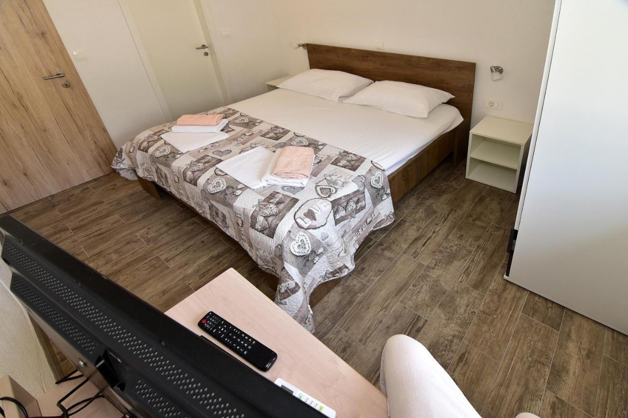 Apartments Dobrinic マカルスカ エクステリア 写真