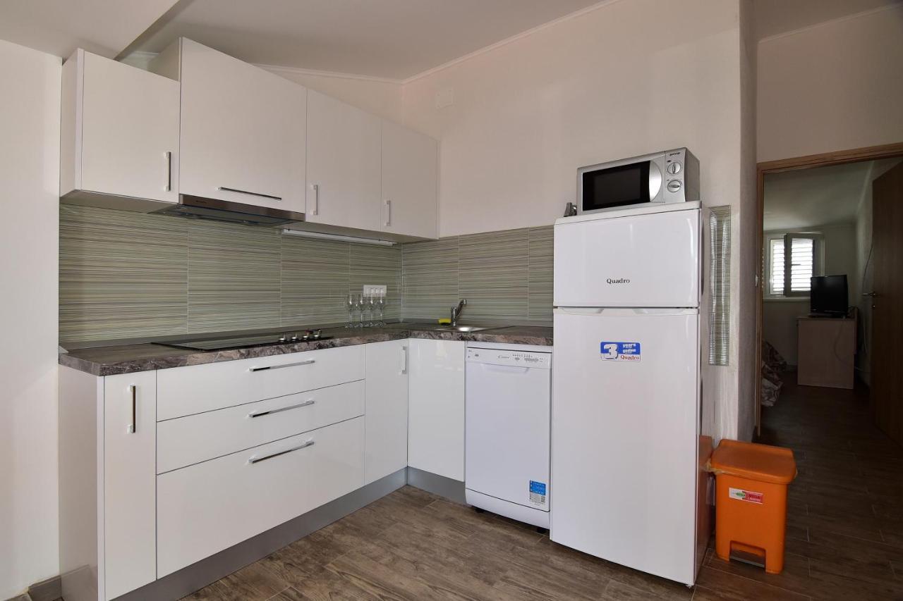 Apartments Dobrinic マカルスカ エクステリア 写真